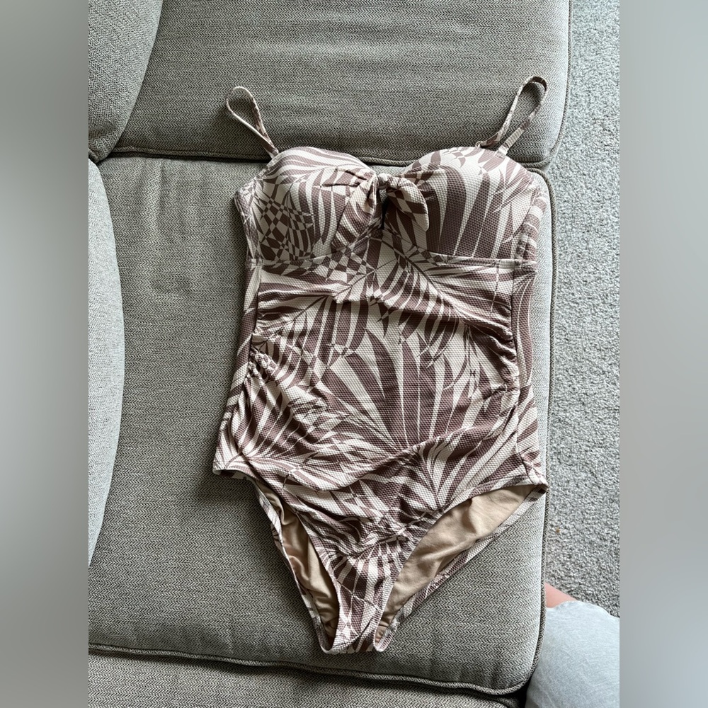 Kona sol size large swim suit
